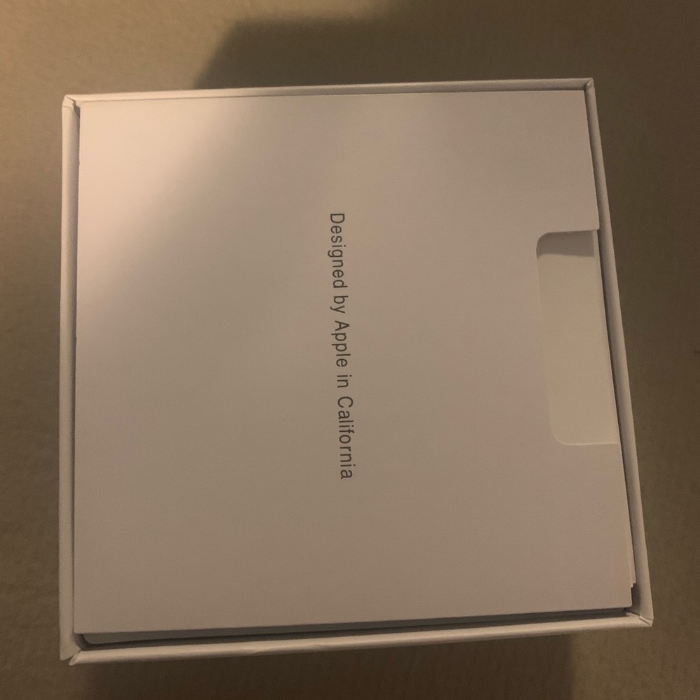Brand new airpods - Picture 4 of 6